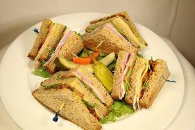Campus Club (658 cal)